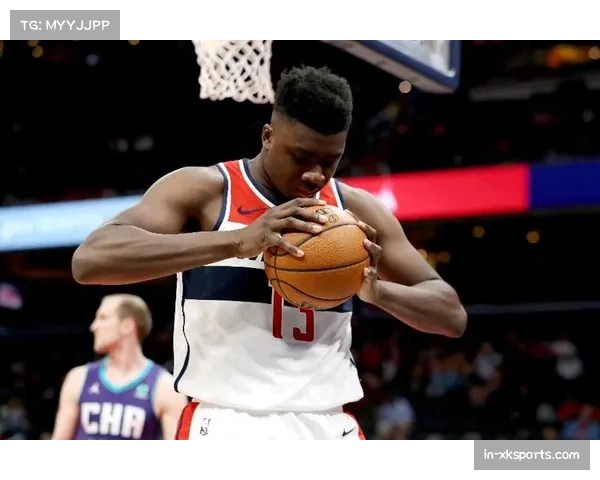 托马斯布莱恩特被封后情绪失控对镜头拍打动作引发热议